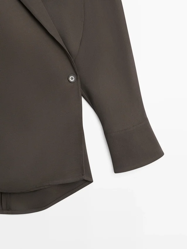 Soepelvallend overhemd met dubbele knoopsluiting Soepelvallend overhemd met dubbele knoopsluiting