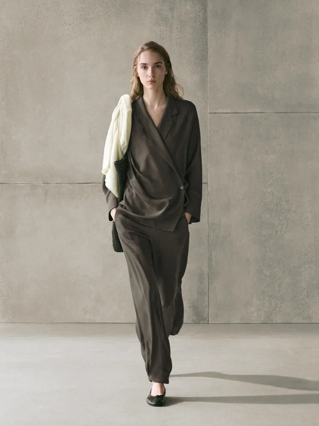 Soepelvallend overhemd met dubbele knoopsluiting Soepelvallend overhemd met dubbele knoopsluiting