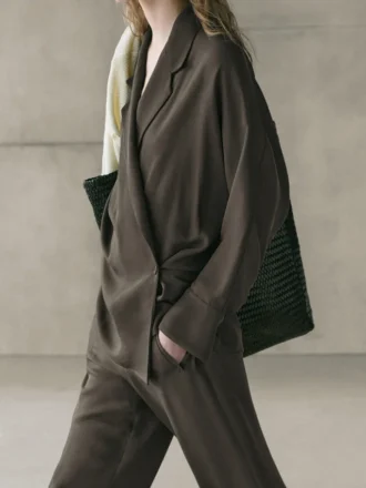 Soepelvallend overhemd met dubbele knoopsluiting