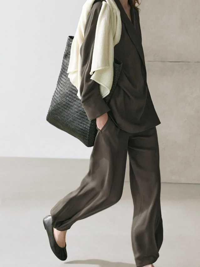 Soepelvallend overhemd met dubbele knoopsluiting Soepelvallend overhemd met dubbele knoopsluiting