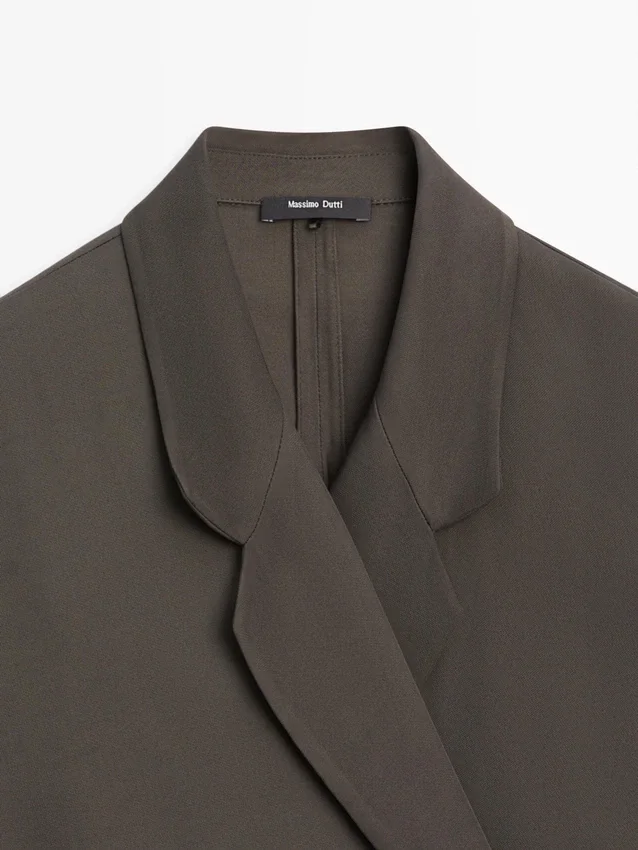 Soepelvallend overhemd met dubbele knoopsluiting Soepelvallend overhemd met dubbele knoopsluiting