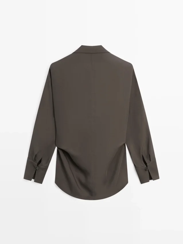 Soepelvallend overhemd met dubbele knoopsluiting Soepelvallend overhemd met dubbele knoopsluiting