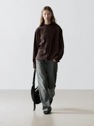 Soepelvallend overhemd met knoopdetails