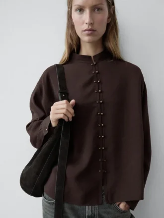 Soepelvallend overhemd met knoopdetails