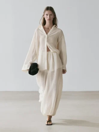 Soepelvallend overhemd met plooidetails Soepelvallend overhemd met plooidetails