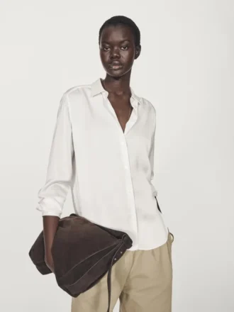 Soepelvallend satijnen overhemd