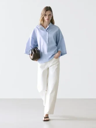 Soepelvallende blouse met knoopkraag