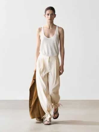 Soepelvallende broek met barrel-pasvorm