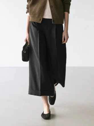 Soepelvallende broek met coupenaden