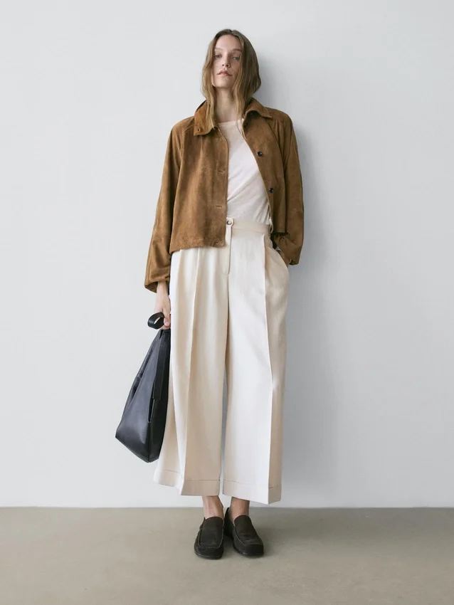 Soepelvallende broeken met omgeslagen zomen Soepelvallende broeken met omgeslagen zomen