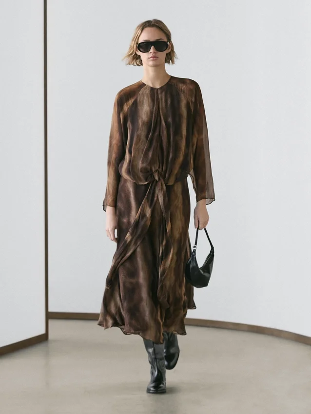 Soepelvallende jurk met dierenprint Soepelvallende jurk met dierenprint