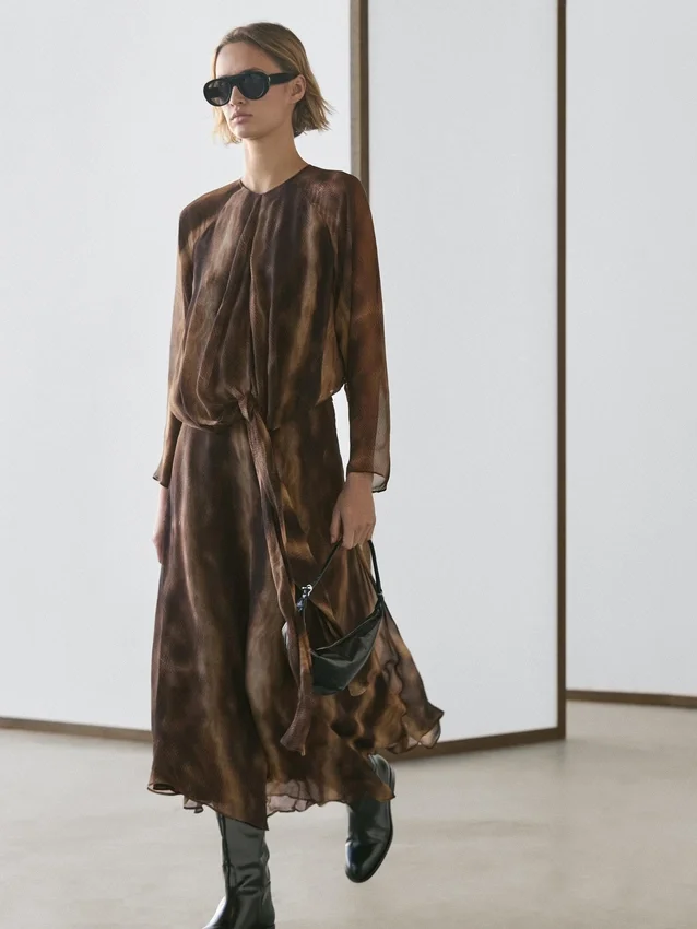 Soepelvallende jurk met dierenprint Soepelvallende jurk met dierenprint