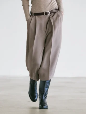 Soepelvallende lange bermuda met wijde pijpen