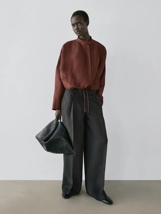 Soepelvallende linnen broek voor het kostuum Soepelvallende linnen broek voor het kostuum