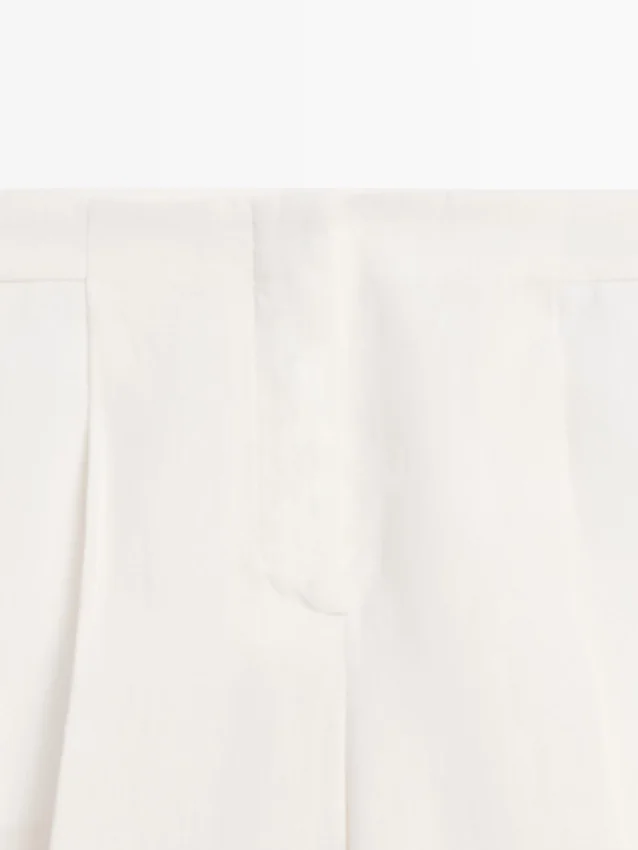 Soepelvallende linnen broek voor het kostuum Soepelvallende linnen broek voor het kostuum