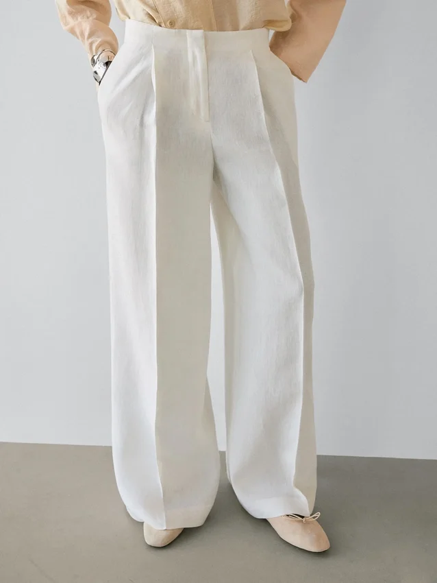 Soepelvallende linnen broek voor het kostuum Soepelvallende linnen broek voor het kostuum