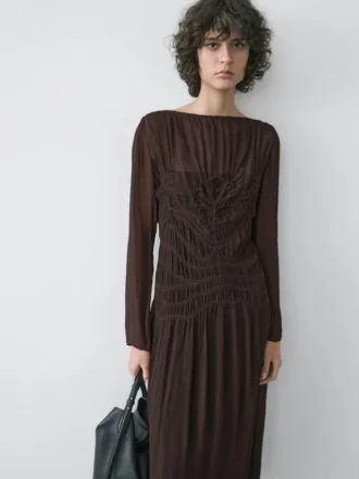 Soepelvallende midi-jurk met gerimpelde details