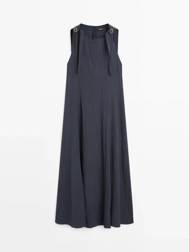 Soepelvallende midi-jurk met gespen Soepelvallende midi-jurk met gespen