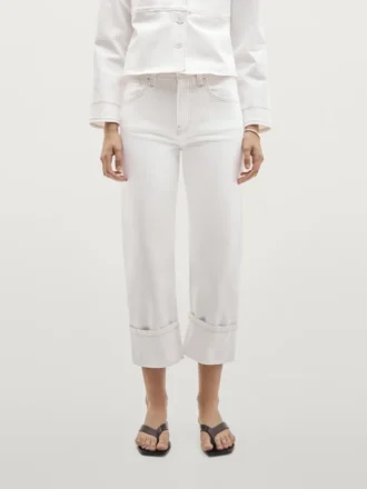 Spijkerjasje met contrasterende naden