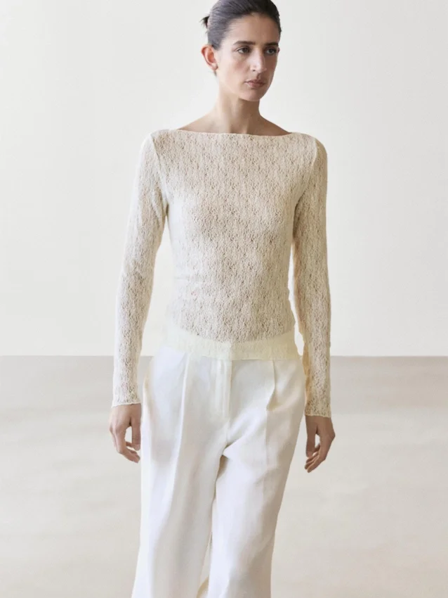 T-shirt met boothals en kanten details T-shirt met boothals en kanten details