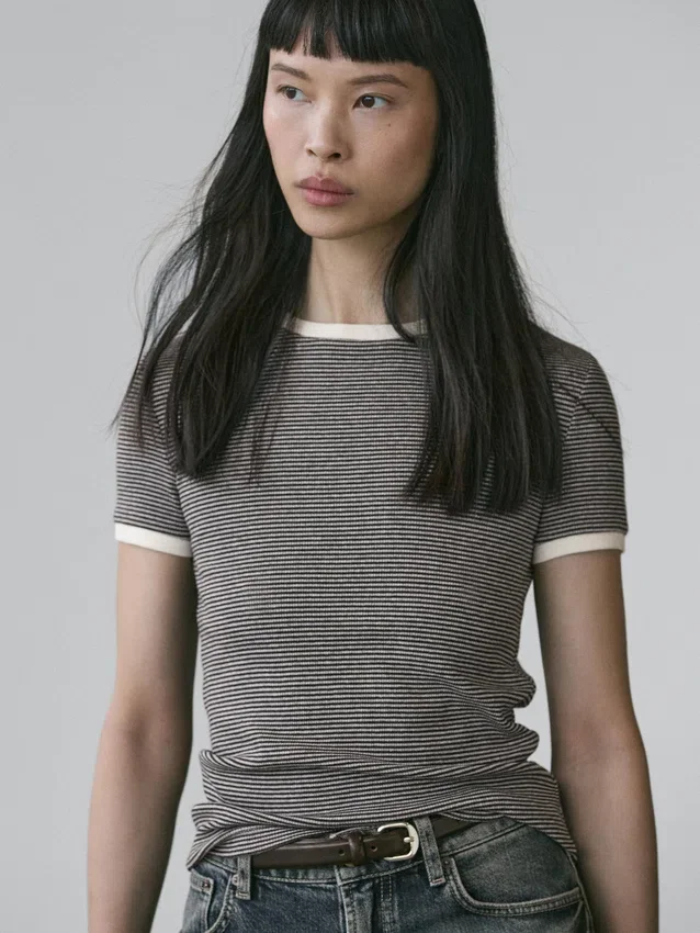 T-shirt met korte mouwen en contrasterende details T-shirt met korte mouwen en contrasterende details