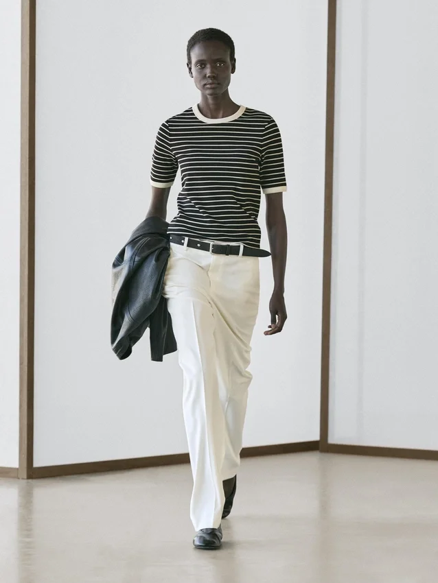 T-shirt met korte mouwen en contrasterende strepen T-shirt met korte mouwen en contrasterende strepen