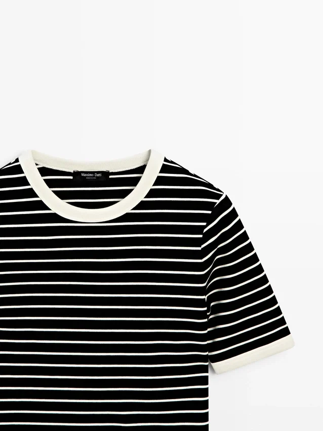 T-shirt met korte mouwen en contrasterende strepen T-shirt met korte mouwen en contrasterende strepen