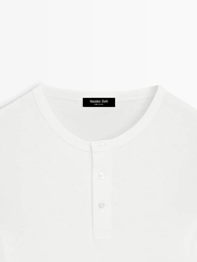 T-shirt met lange mouwen en henley-hals T-shirt met lange mouwen en henley-hals