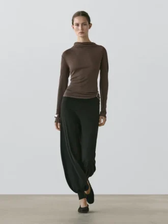 T-shirt met trechterhals