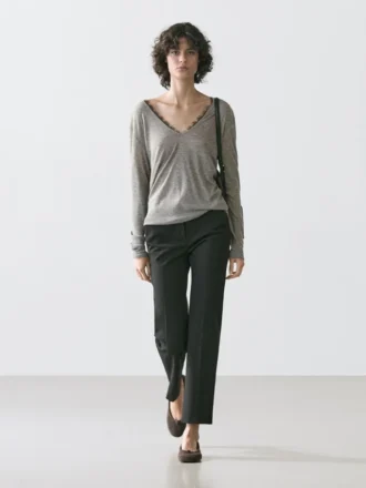 T-shirt met V-hals en kanten details