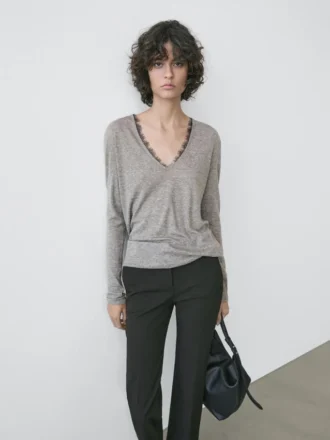 T-shirt met V-hals en kanten details