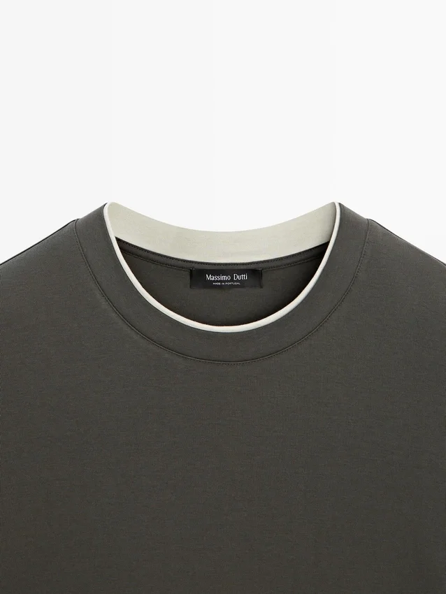 T-shirt van 100% katoen met contrasterende halslijn T-shirt van 100% katoen met contrasterende halslijn