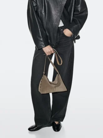 Tas van gespleten leer met studdetails Tas van gespleten leer met studdetails