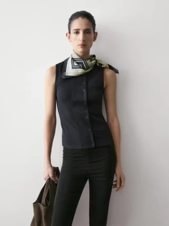 Top van katoenmix met knoopsluiting Top van katoenmix met knoopsluiting