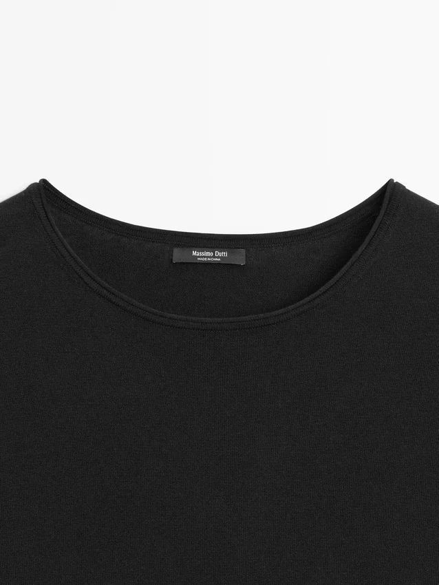 Trui met contrasterende kanten details Trui met contrasterende kanten details