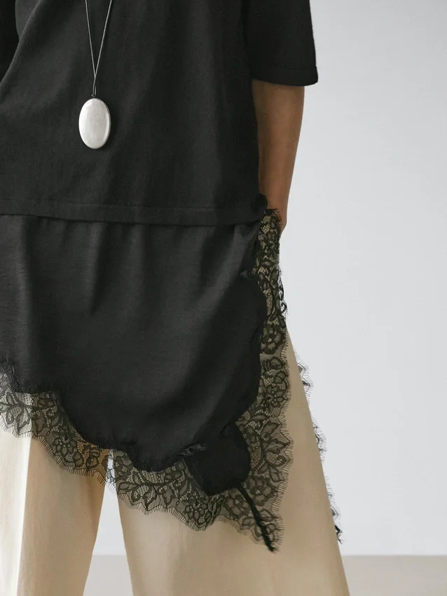 Trui met contrasterende kanten details Trui met contrasterende kanten details