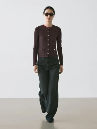 Vesttrui met gouden knopen