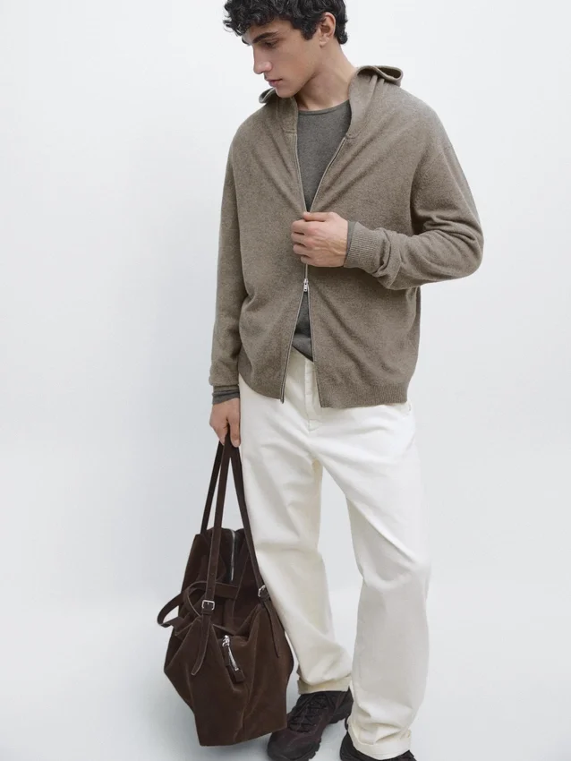 Vesttrui van gebreide wolmix met capuchon Vesttrui van gebreide wolmix met capuchon