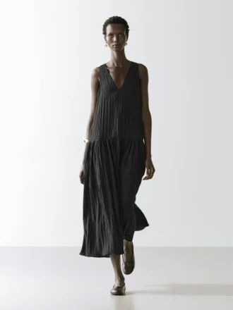 Vloeiende midi-jurk met plooien