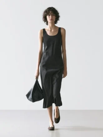 Vloeiende midi-jurk met ronde hals