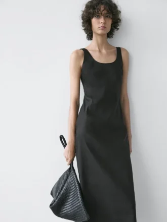 Vloeiende midi-jurk met ronde hals