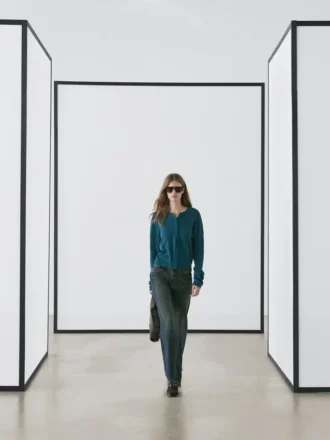 Wollen gebreid vest met bedekte knopen