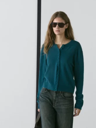 Wollen gebreid vest met bedekte knopen