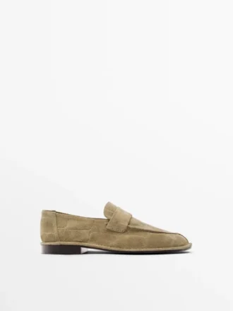 Zachte loafers van gespleten leer Zachte loafers van gespleten leer